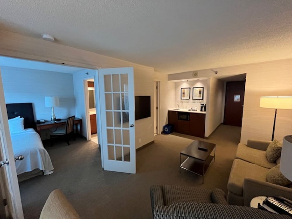 Deluxe Suite, Multiple Beds - Photo 12
