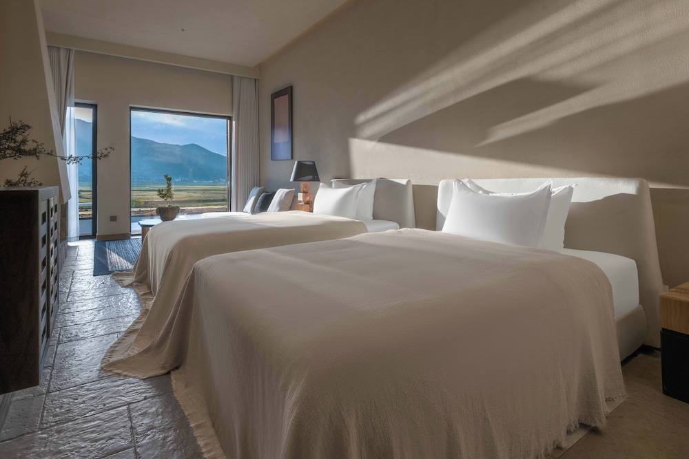 Comfort Twin Room, Patio, Mountain View