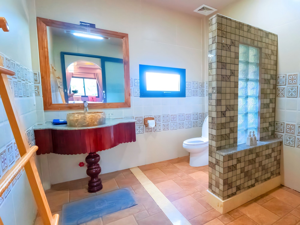 Deluxe Room, Garden View - Photo 2