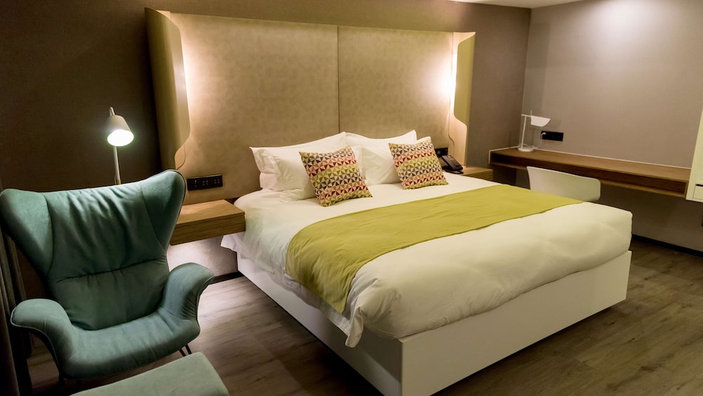 Standard Room, 1 Queen Bed