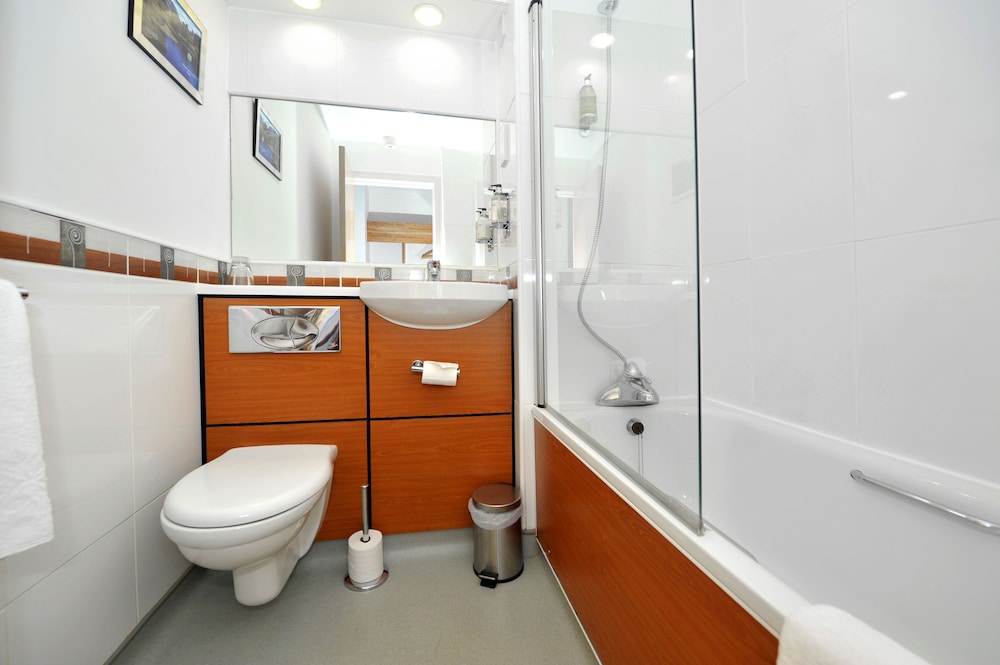 Classic Double or Twin Room (subject to availability) - Photo 7