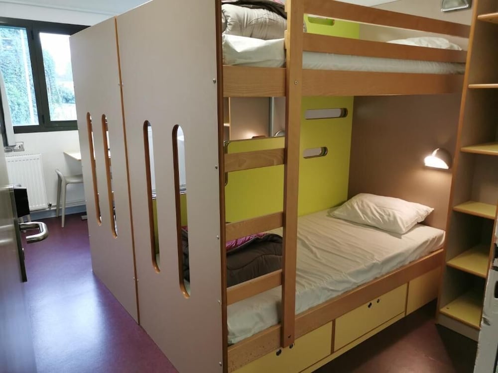 Bed in 4-Bed Male Dormitory - Shared Bathroom
