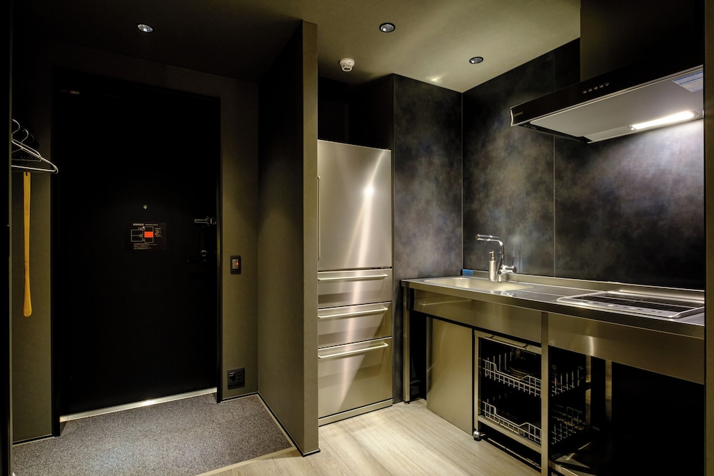 Standard Twin Room thumbnail 6