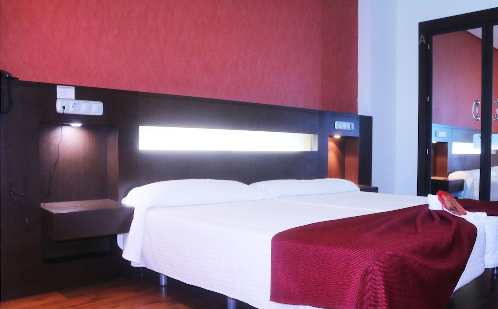 Basic Double Room, 1 Bedroom, Ensuite photo 2