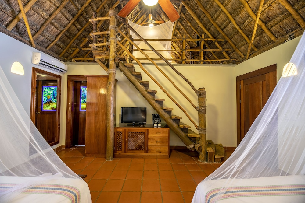 Royal Mayan Bungalow with Loft - Photo 1