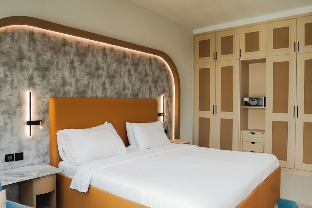 Deluxe King Room City View photo 2
