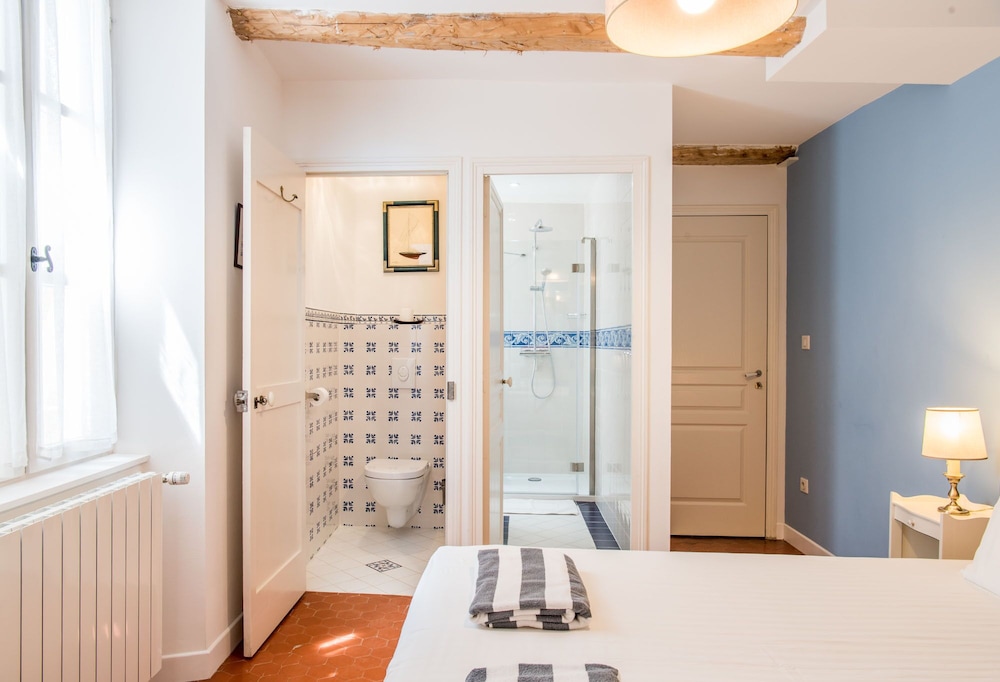 Standard Double Room, Private Bathroom (Chambre Lavande) photo 3