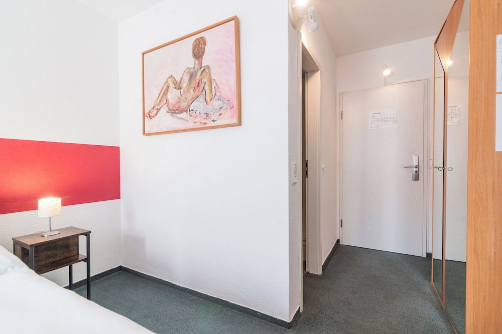 Basic Single Room photo 3