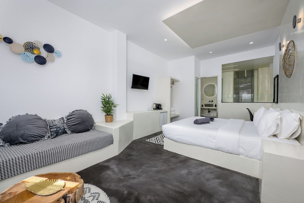 Junior Suite with Indoor Hot Tub & Sea View
