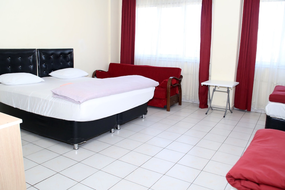 Economy Triple Room photo 1