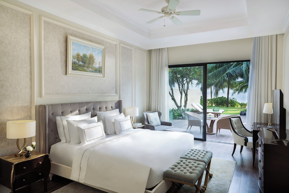 The Level 3-Bedroom Villa Ocean View with Private Pool