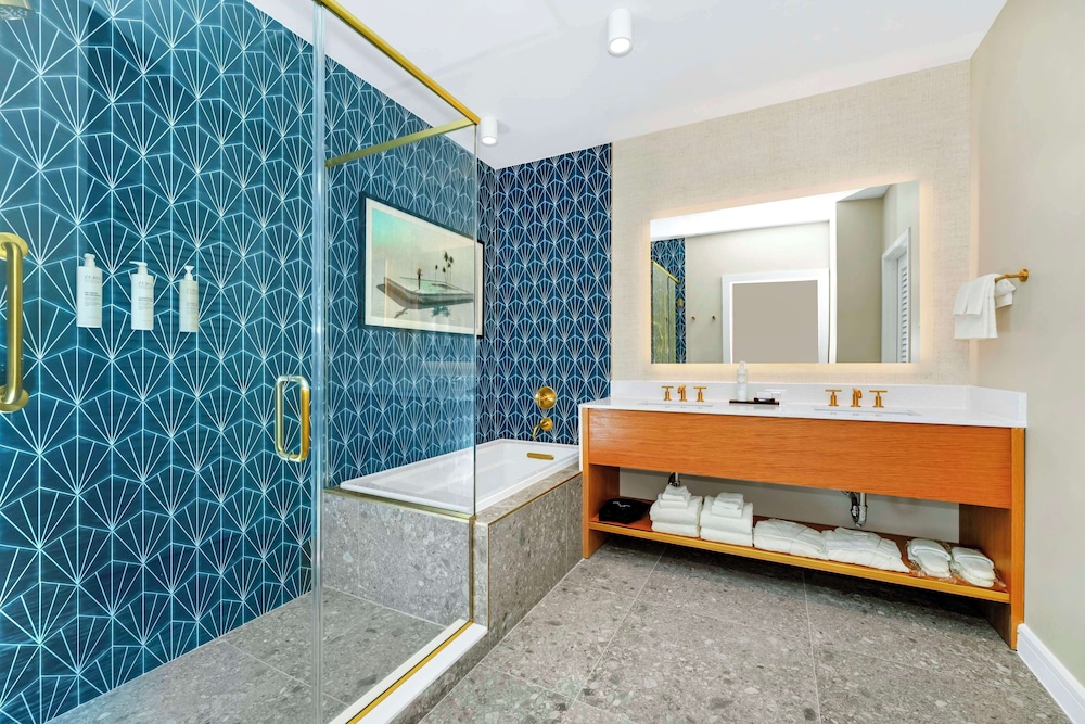 Suite, 2 Bedrooms, Corner