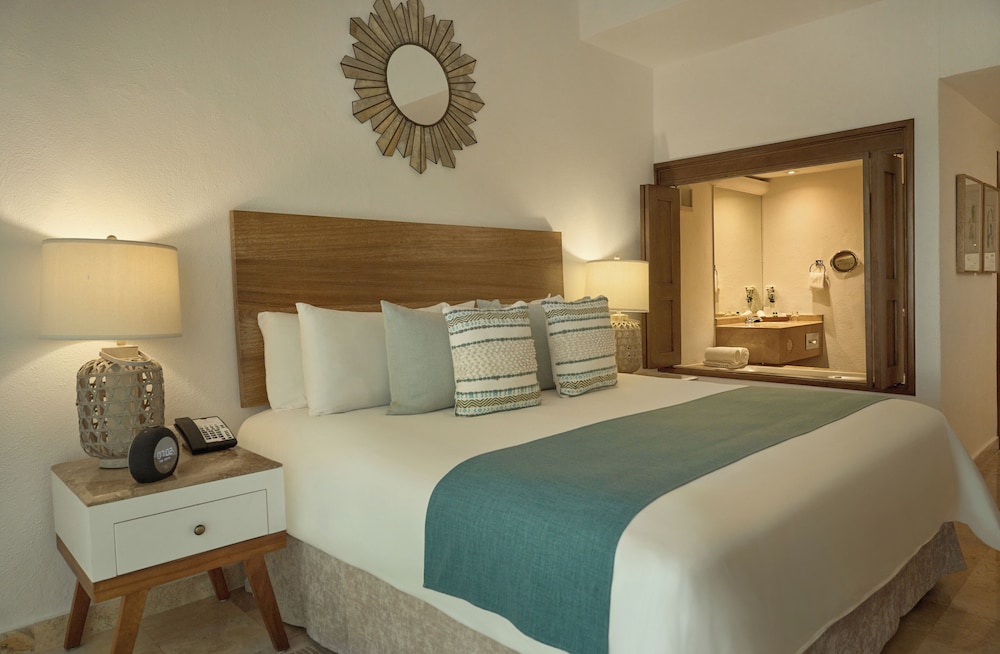 Deluxe Room Oceanfront With Jacuzzi