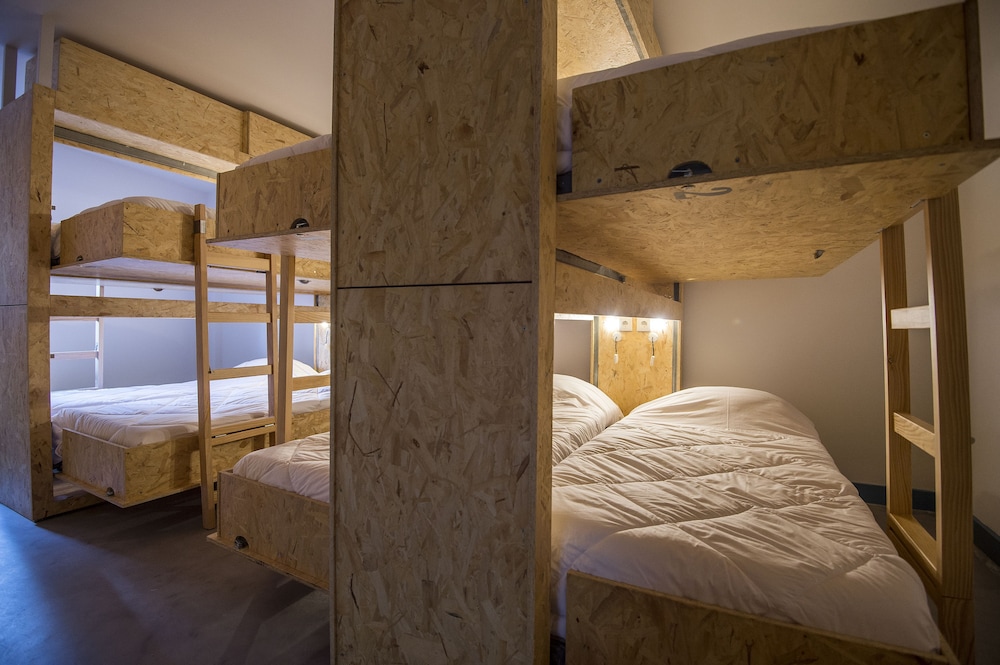 Shared Dormitory, Shared Bathroom (8 Beds) photo 3