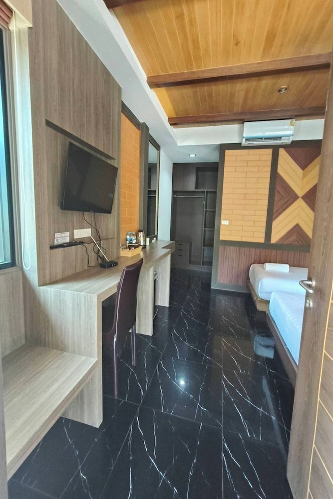 Family Room - Photo 2