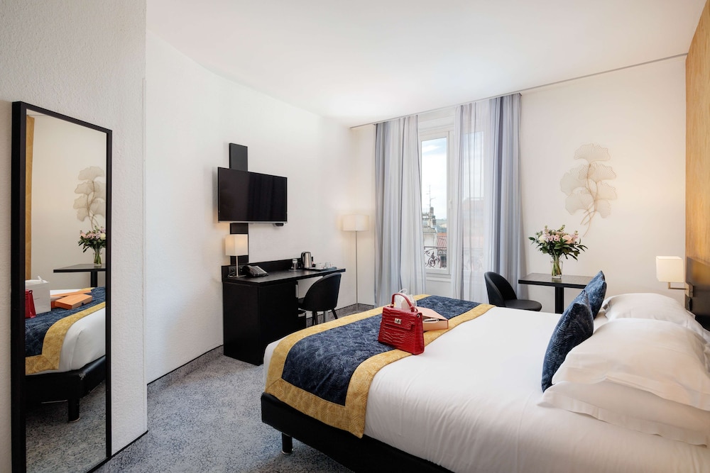 Superior Room, 1 King Bed, Non Smoking (Twin bed on request) - Photo 13