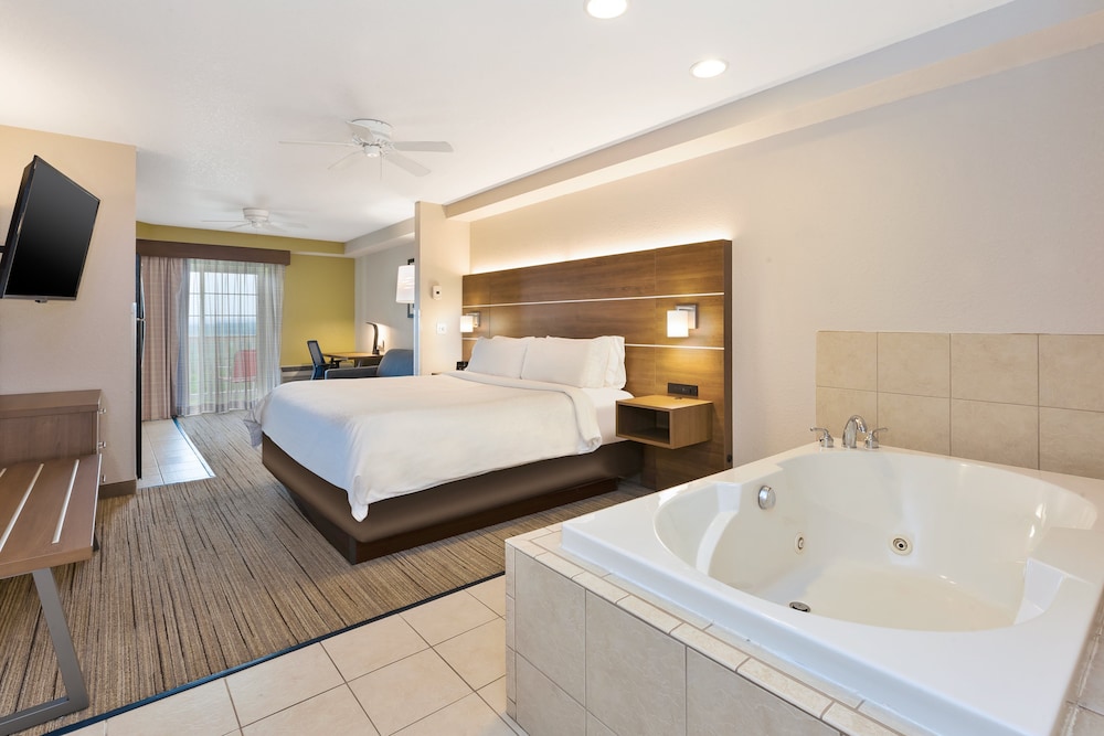 Suite, 1 King Bed, Jetted Tub (Additional Living Area, Valley View) - Photo 2