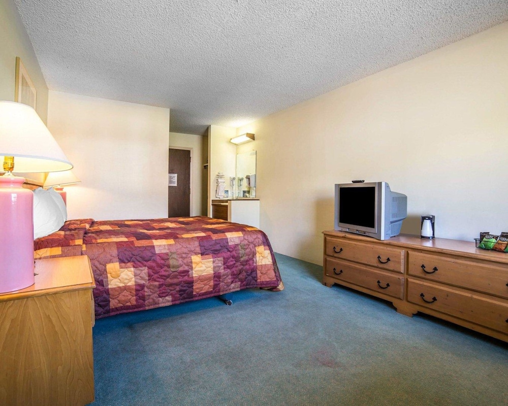 Room, 1 Queen Bed, Accessible, Non Smoking, photo 6