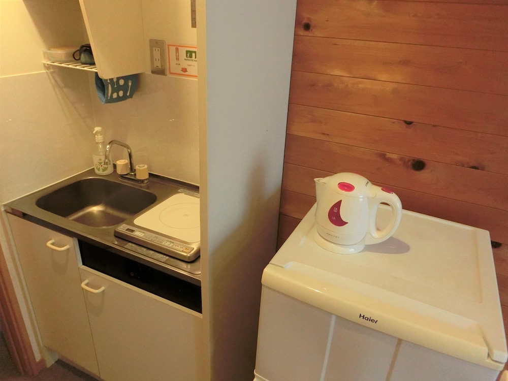 Economy Twin Room, Non Smoking photo 2