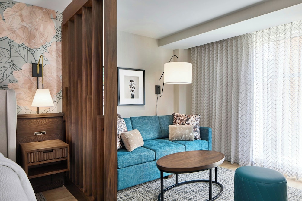 Elite Double King with Sofa Bed, No View