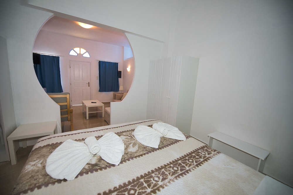 Deluxe Room - Photo 6