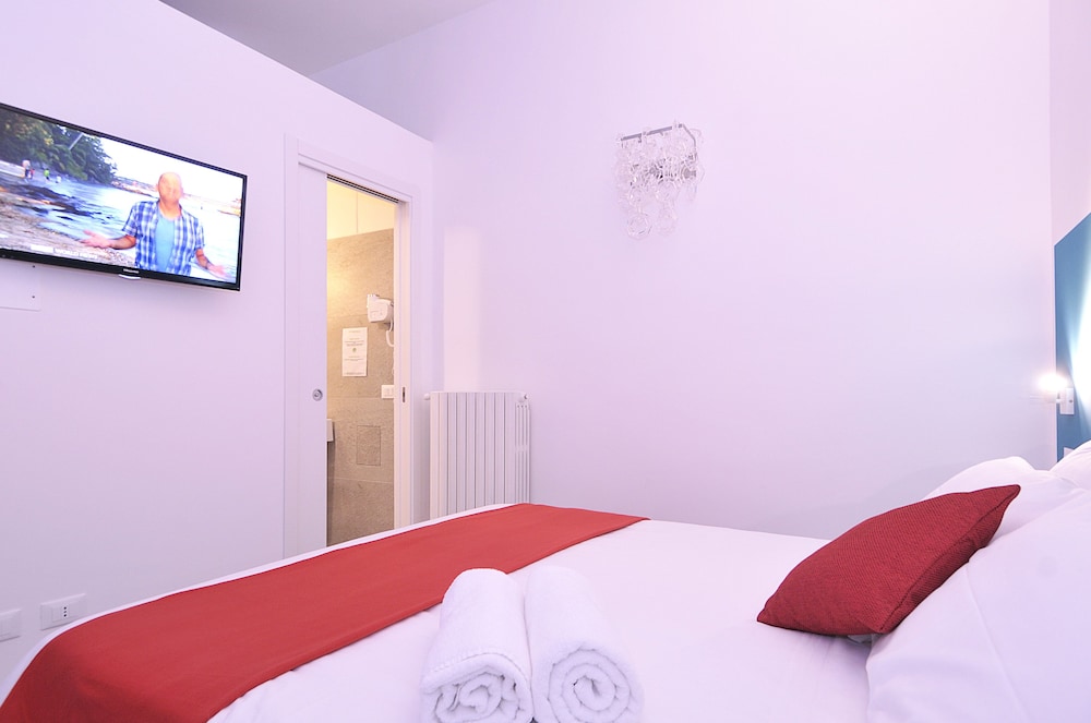 Economy Double Room, 1 Queen Bed photo 2