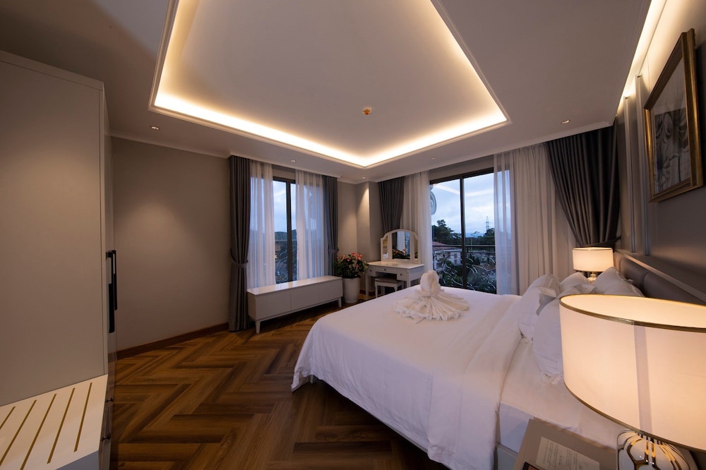 Executive Suite - Photo 8