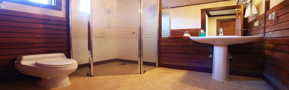 Family Room - Photo 2