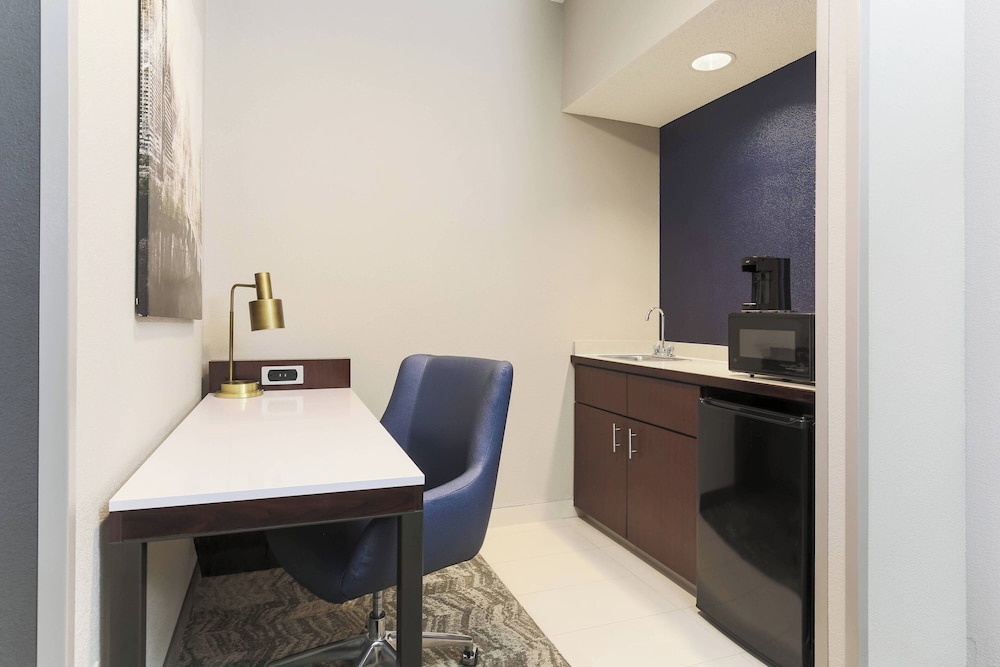 Studio Suite, Multiple Beds - Photo 5