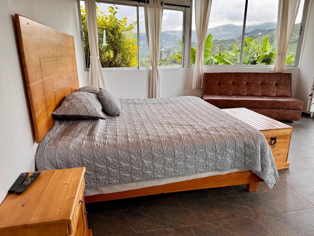Luxury Cabin, Garden View