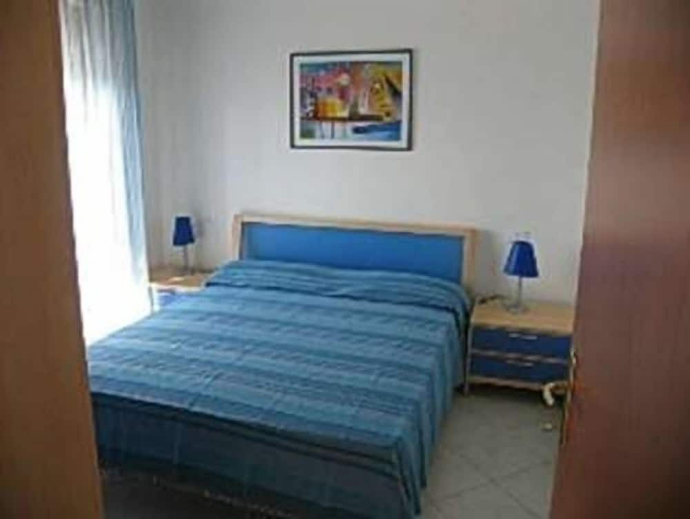 Apartment, 2 Bedrooms (C-6)
