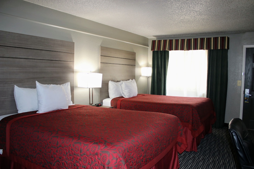 Room, 2 Queen Beds, Non Smoking - Photo 4