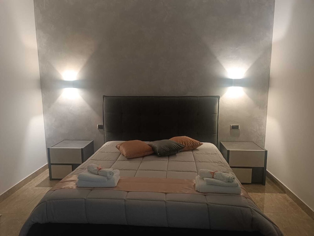 Deluxe Double or Twin Room, Partial Sea View