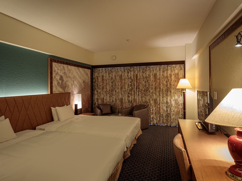 [Premier Twin] Partial Ocean View/Top Floor, 7th Floor Non-Smoking - Photo 2