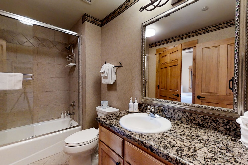 Condo, 3 Bedrooms photo 2