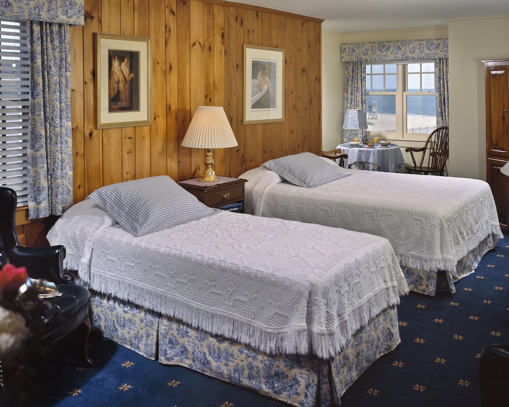 Superior Room, Queen Bed and Twin Bed, Ocean View