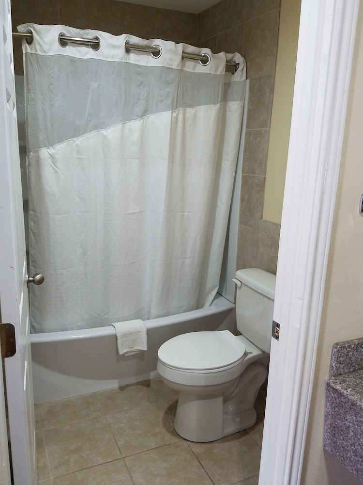 Basic Room, Multiple Beds photo 2