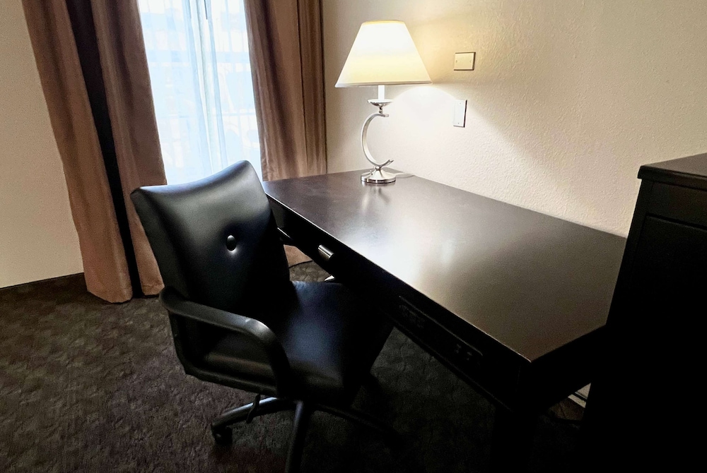 Room, Multiple Beds, Non Smoking - Photo 2
