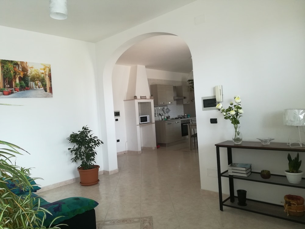House, 2 Bedrooms, Balcony, City View photo 3