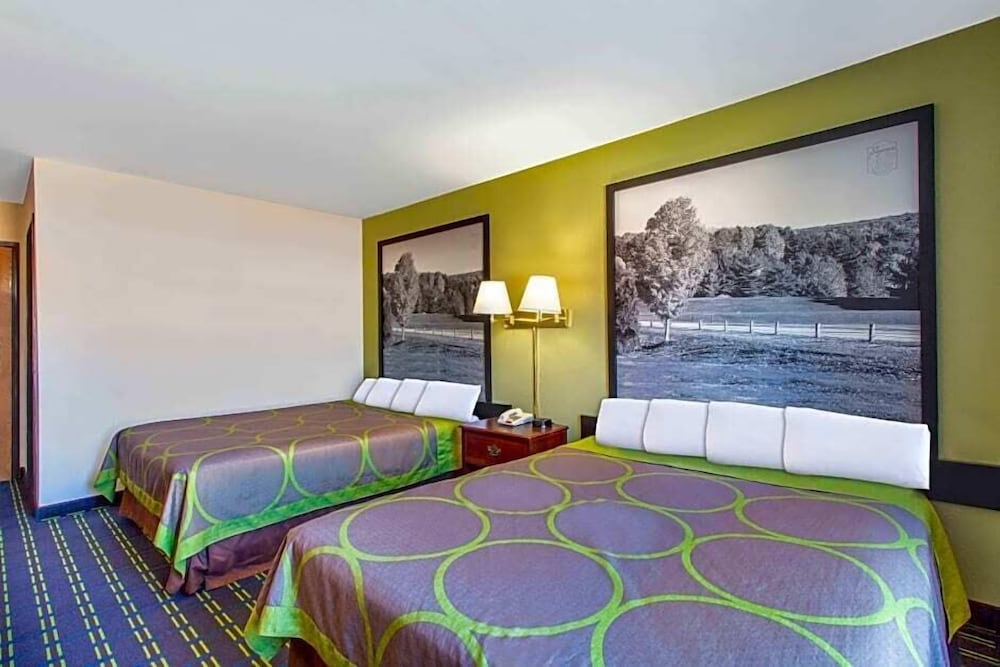 Standard Room, 2 Queen Beds, Non Smoking - Photo 2