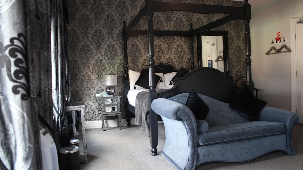 Suite, Ensuite (Master) - Photo 1