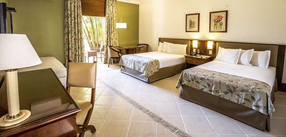 Deluxe Room, 2 Queen Beds, Accessible, Balcony