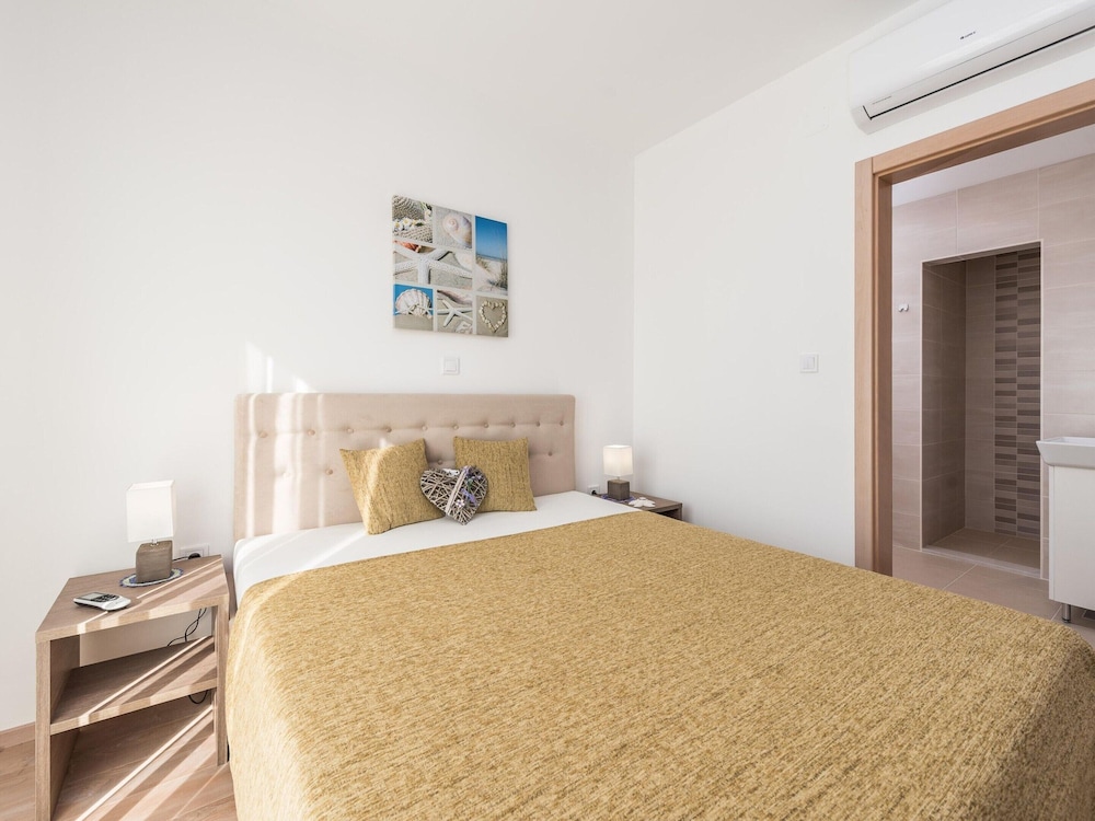 Villa photo 2