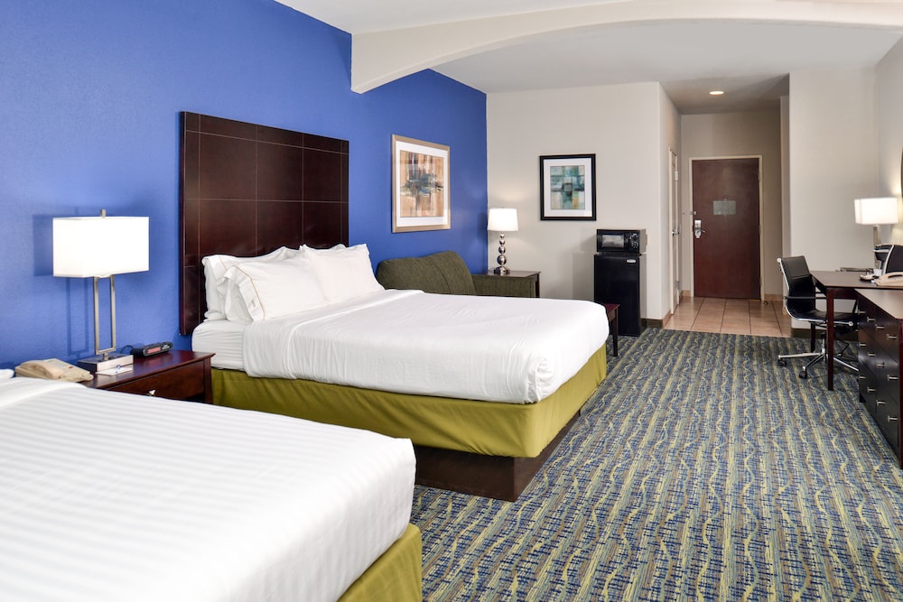 Standard Room, 2 Queen Beds - Photo 1