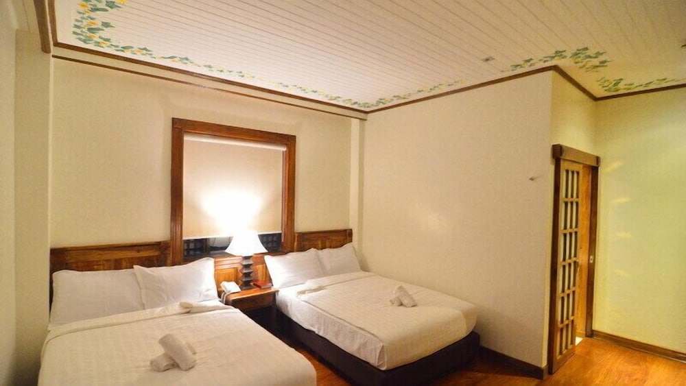 Deluxe Room, 2 Queen Beds photo 2