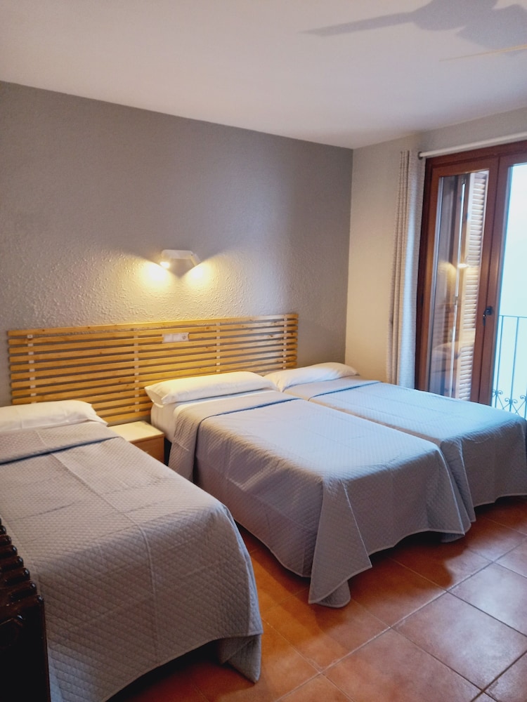 Basic Triple Room, 3 Twin Beds - Photo 4