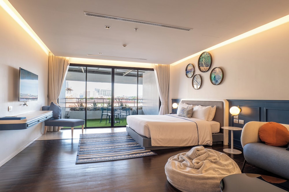 Family Room, City View