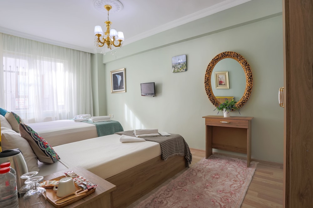 Economy Room, 1 Queen Bed, City View photo 2