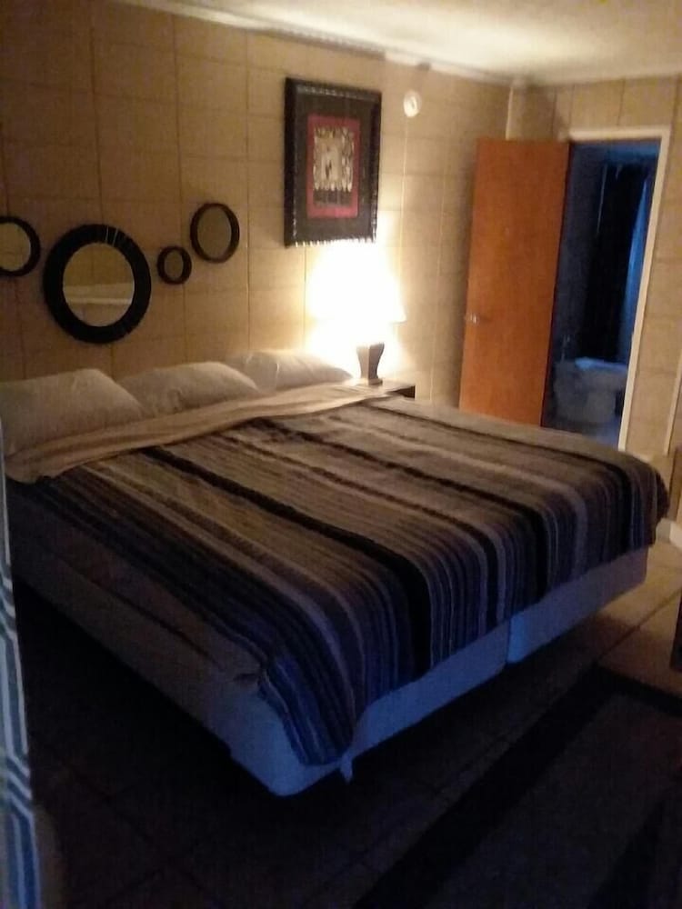Junior Room, 1 King Bed, Non Smoking photo 1