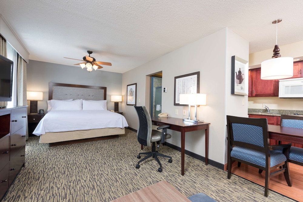 Studio, 1 King Bed, Accessible, Bathtub (Mobility & Hearing) photo 1